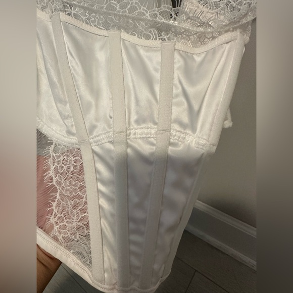 Victoria's Secret Lace Corset Top NWT - Picture 8 of 13
